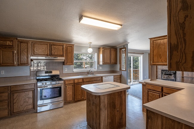 Building Photo - 49 Las Tusas Rd