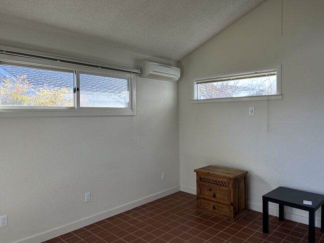 Living room with split unit - 1303 Aspen Pl