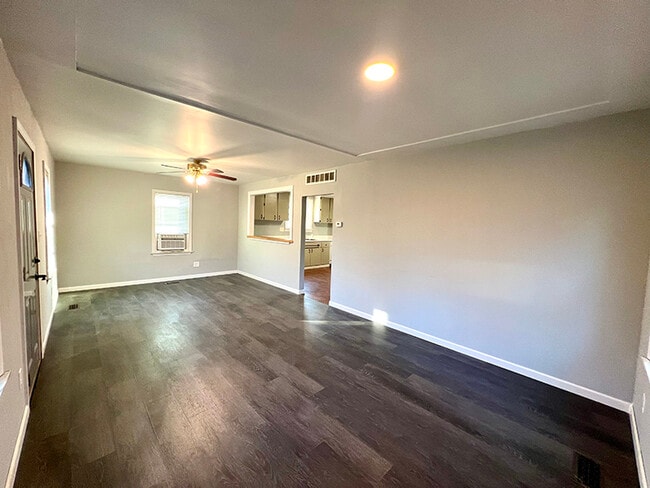 Building Photo - 19345 Brentwood St