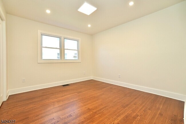 Building Photo - 25 Sanford Ave