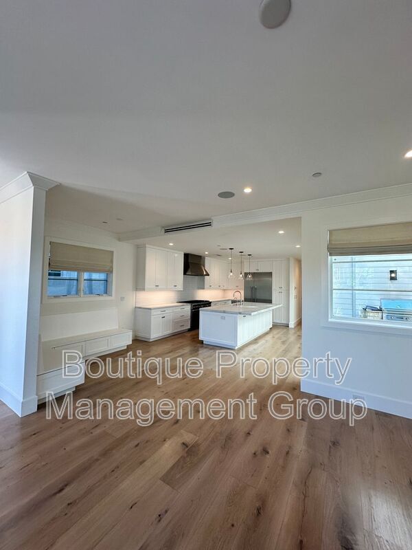 Building Photo - 514 Avocado Ave