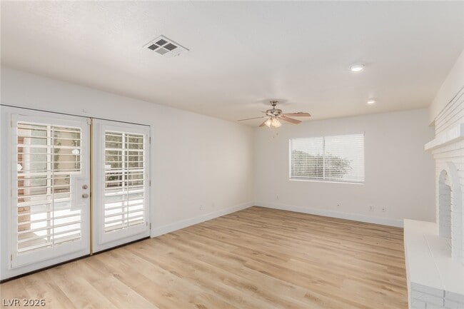 Building Photo - 861 Vegas Valley Dr