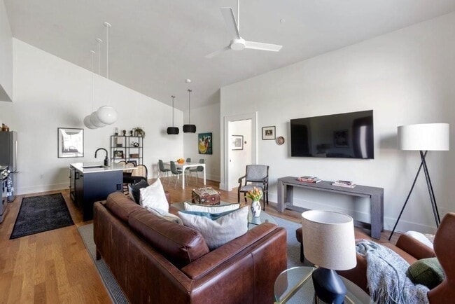 Building Photo - 955 Wylie St SE