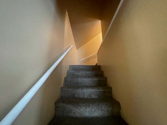 Building Photo - 411 Studebaker St