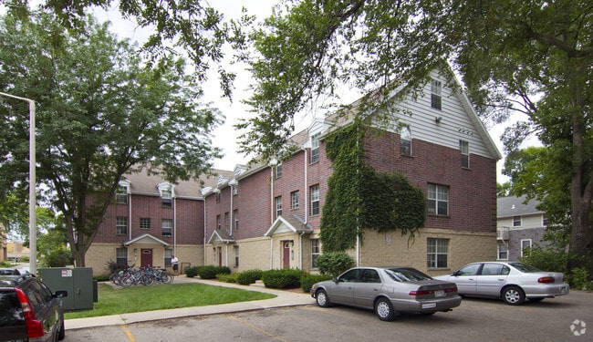 Primary Photo - 1020 Fahrenbrook Ct