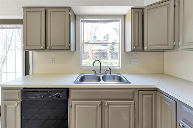 Building Photo - 15614 Lago Villa Dr
