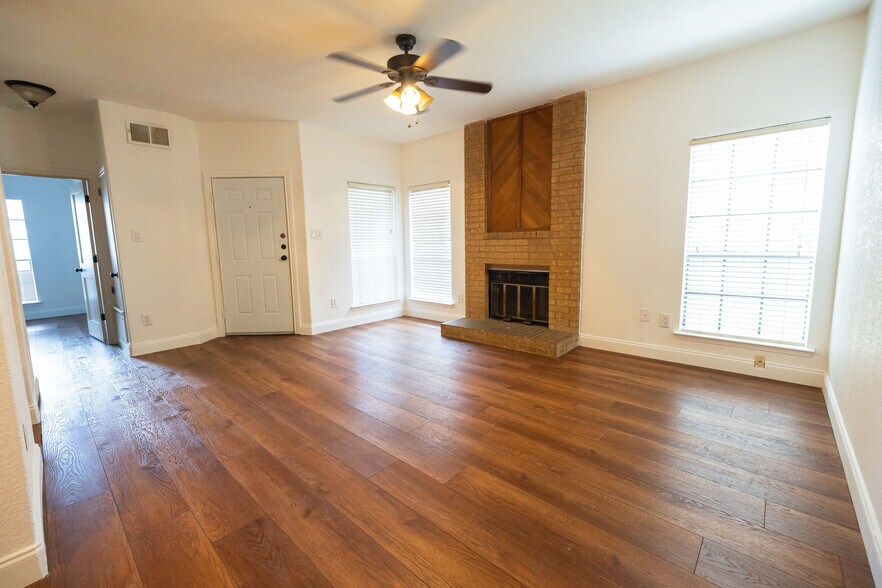 Bright and spacious living room with wide windows - 11609 April Dr