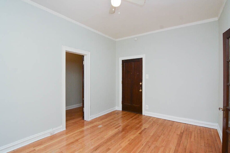 Building Photo - 4751 N Paulina St