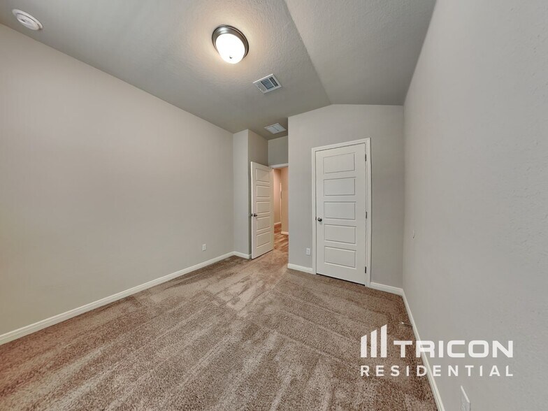 Building Photo - 5815 Zoey Wy