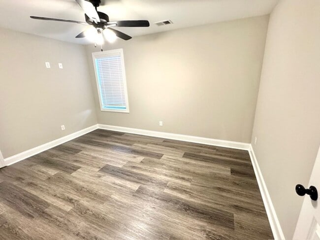 Building Photo - TuckerView566