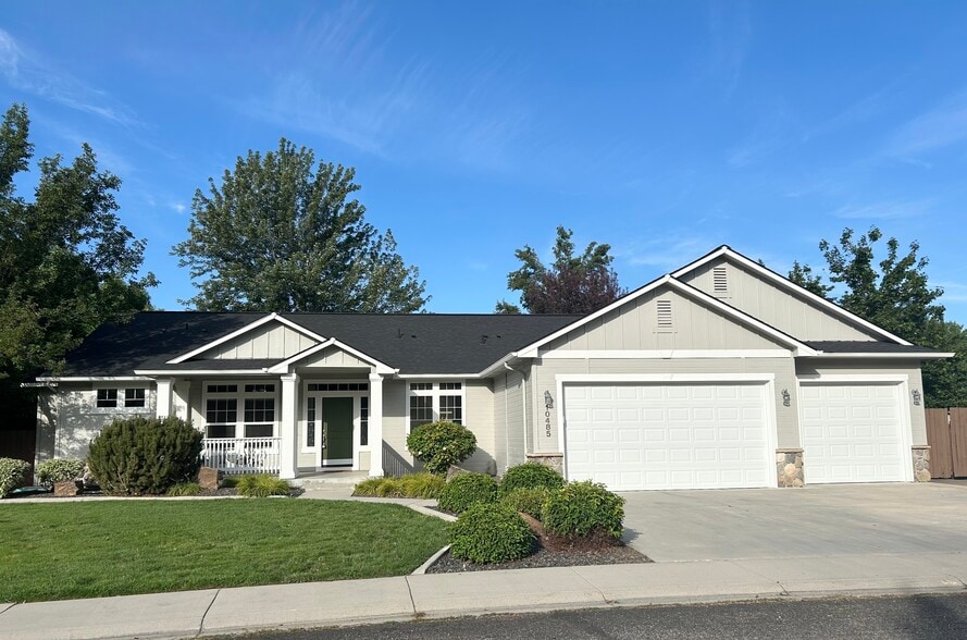 Building Photo - 10485 N Bridle Way