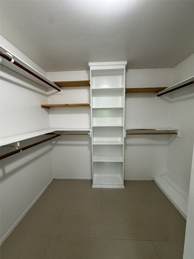 Building Photo - 11322 Briar Forest Dr