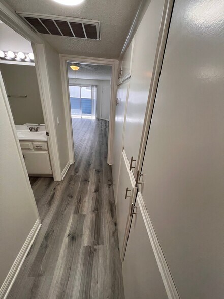 Building Photo - 4648 Fulton Ave