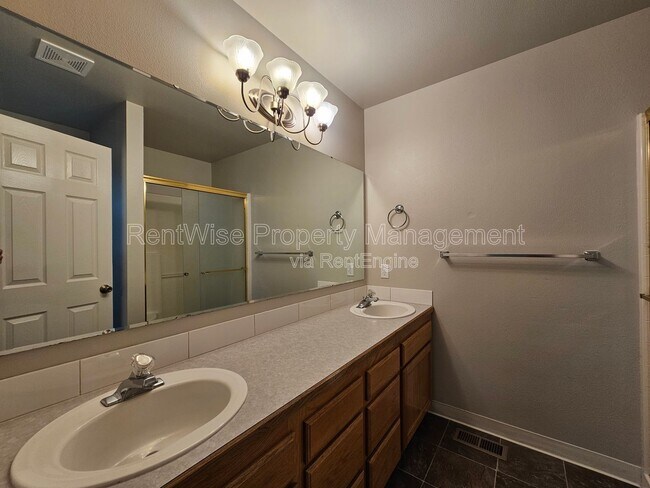 Building Photo - 642 Togstad Ct