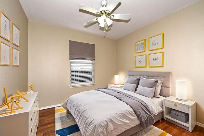 Building Photo - GREAT LOCATION: 1604 & SHAENFIELD | 3 BEDS | 2 BATHS | MOVE IN READY