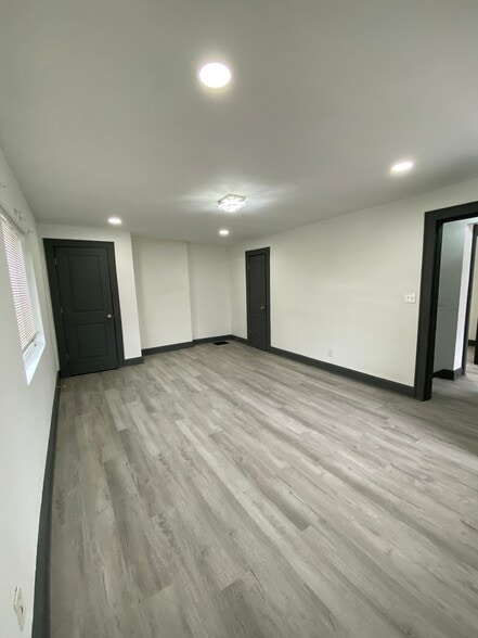 Building Photo - 1275 E Kossuth St