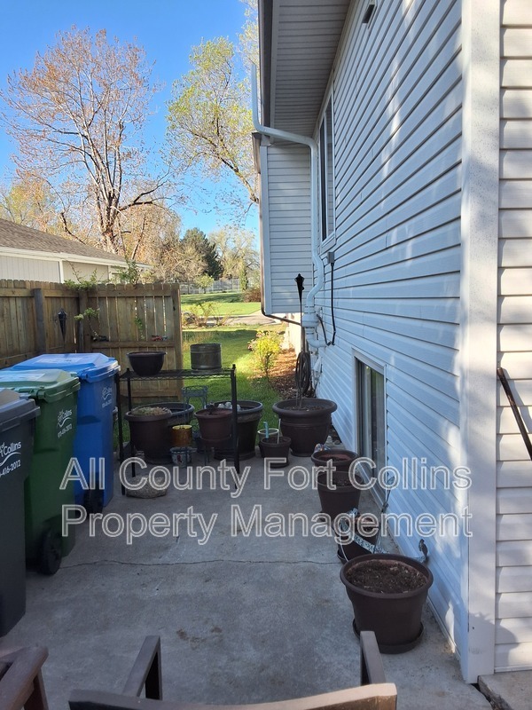 Building Photo - 2814 Parklake Dr