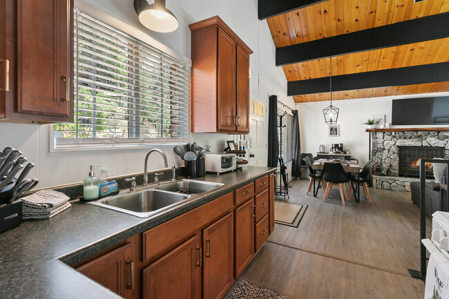 Building Photo - 32240 Fern Dr