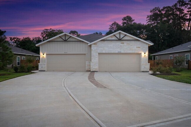 Building Photo - 9732 Grosbeak Ln