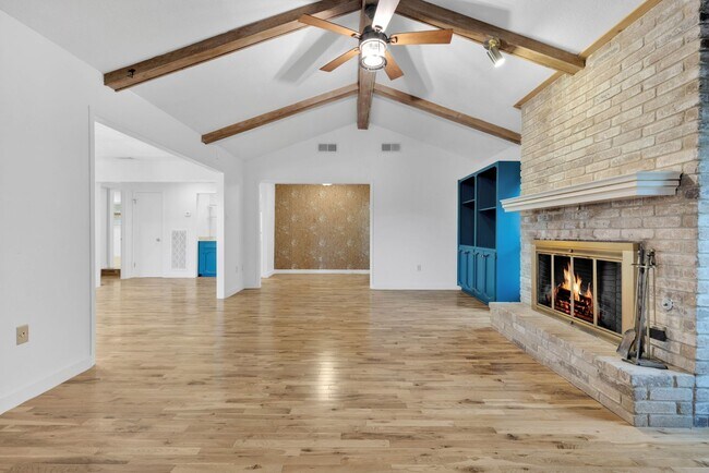 Building Photo - Charming 3/2 in Scenic Helotes, TX