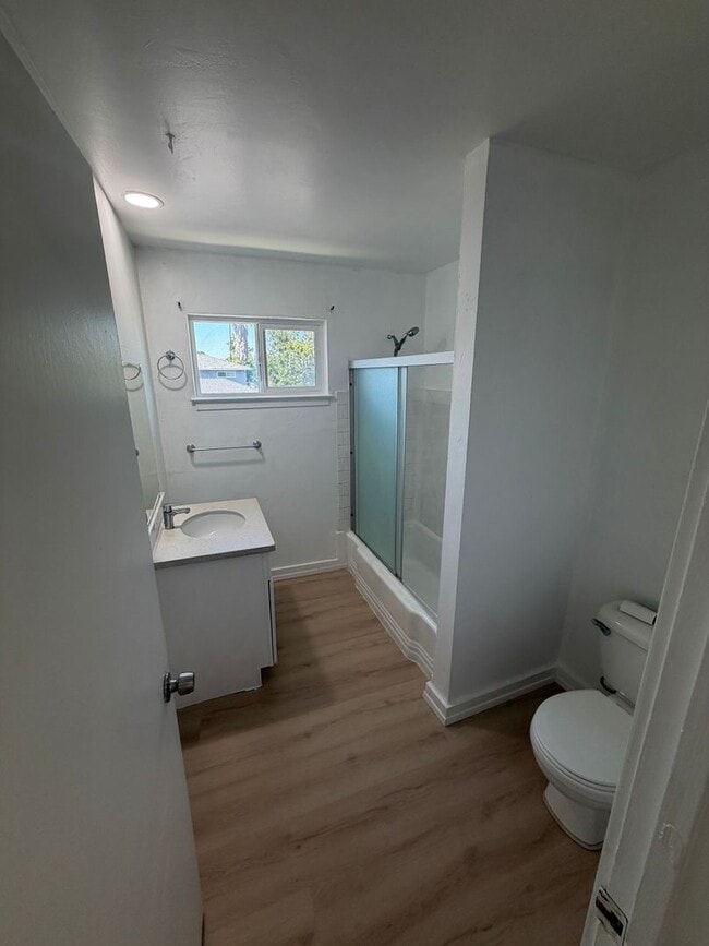 Building Photo - 831 Opal Dr