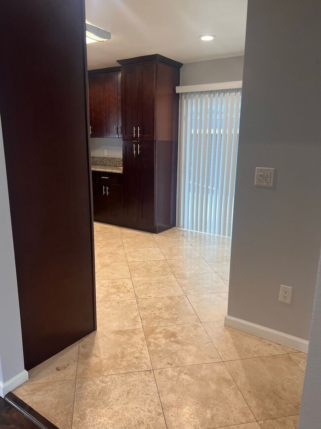 Building Photo - Beautiful 3 Bed / 2 Bath Home with Detached Bonus Space