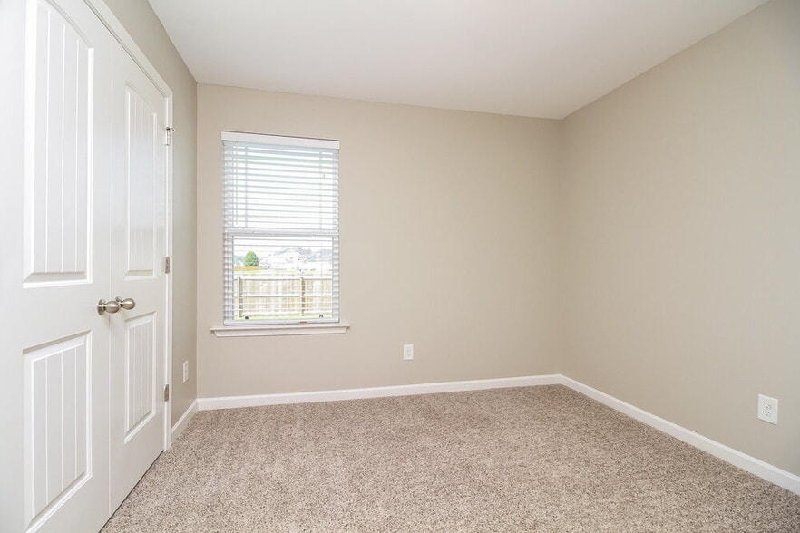 Building Photo - 1002 Chimalis Dr