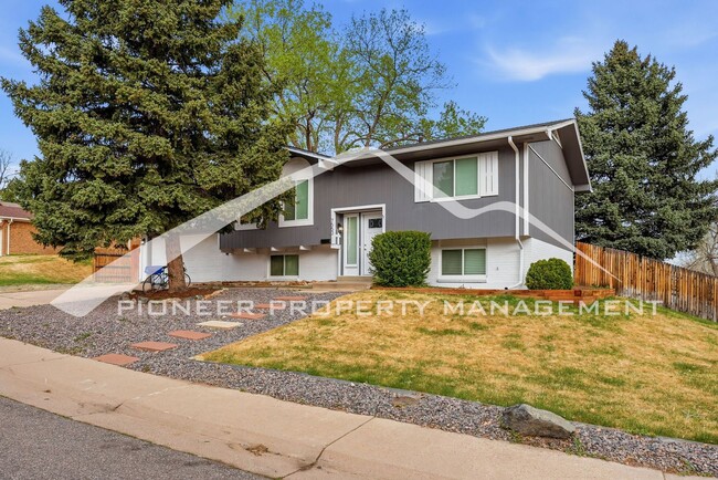 Building Photo - Gorgeous Home with Central AC and Fenced Yard