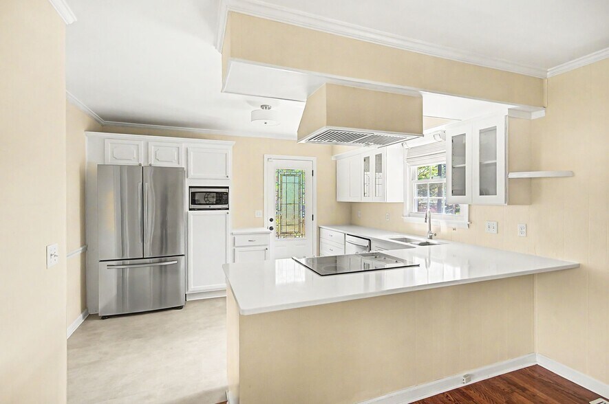 Building Photo - 4509 Baton Rouge Dr