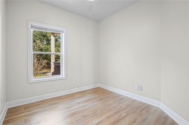 Building Photo - 3917 Bayfront Rd