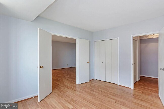 Building Photo - 1805 Crystal Dr