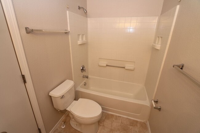 Building Photo - Great 2bd/2.5ba, 1306sf Townhouse with A/C in Fountain, CO, near Ft Carson!