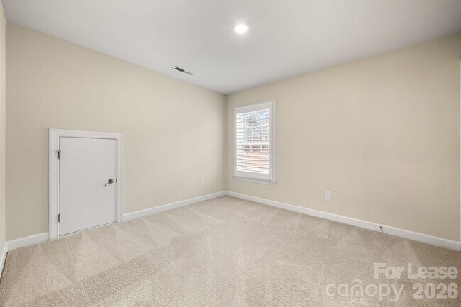 Building Photo - 17019 River Race Dr