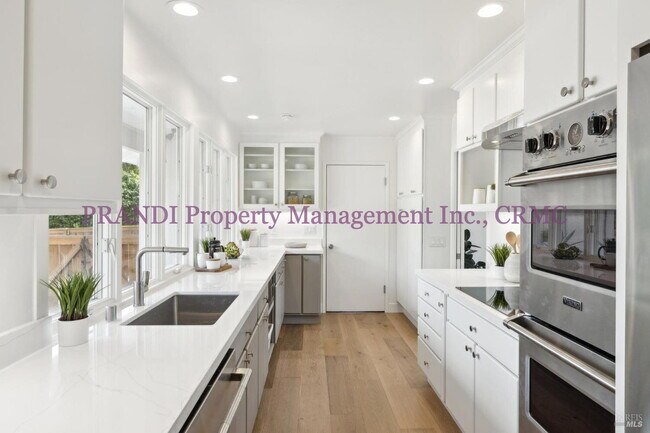 Building Photo - Quintessential Mill Valley Lifestyle in th...