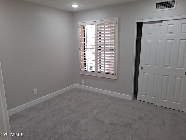 Building Photo - 9074 E Caribbean Ln