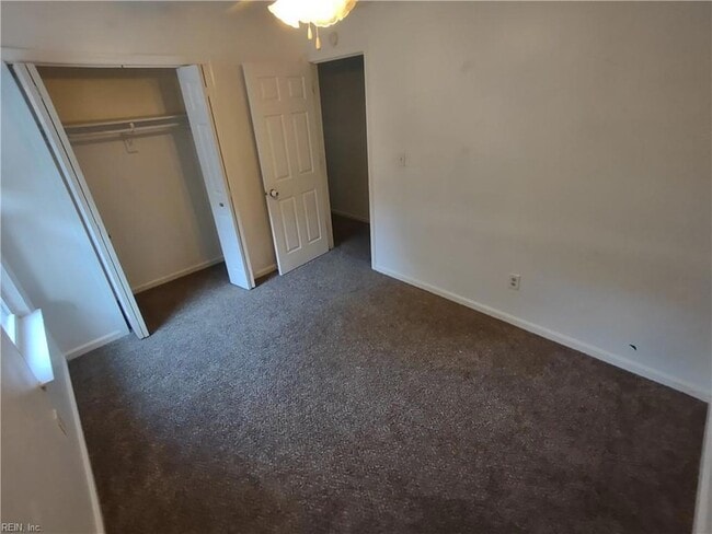 Building Photo - 6024 Bradford Dr
