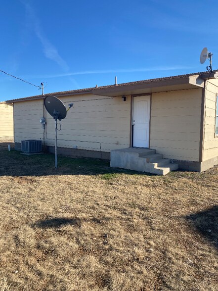 Building Photo - 5923 E Private Rd 6570