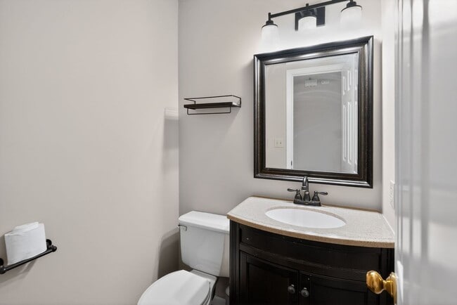 Building Photo - Spacious 4BR House in Columbia