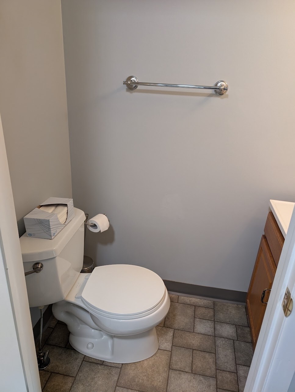 Building Photo - 38928 Country Cir