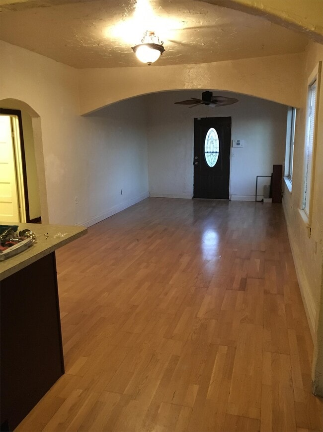 Building Photo - 324 S 26th St