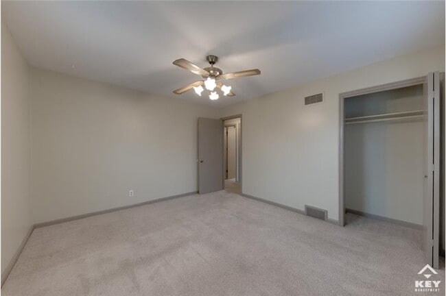 Building Photo - 953 S Doreen St