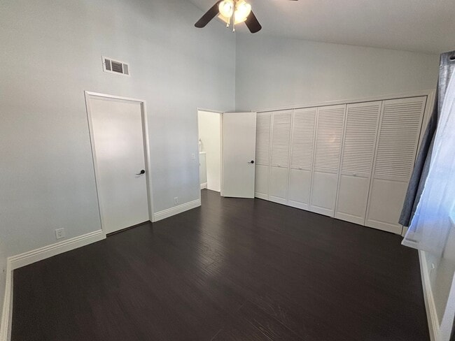 Building Photo - Updated 2 Bedroom home in Fullerton