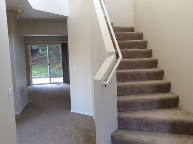 Building Photo - 2430 NW Granite Ct