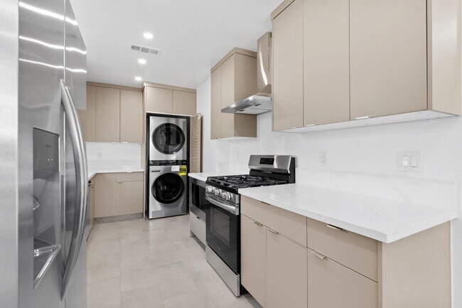 Building Photo - BEAUTIFUL CORNER HOUSE IN THE HEART OF VAL...