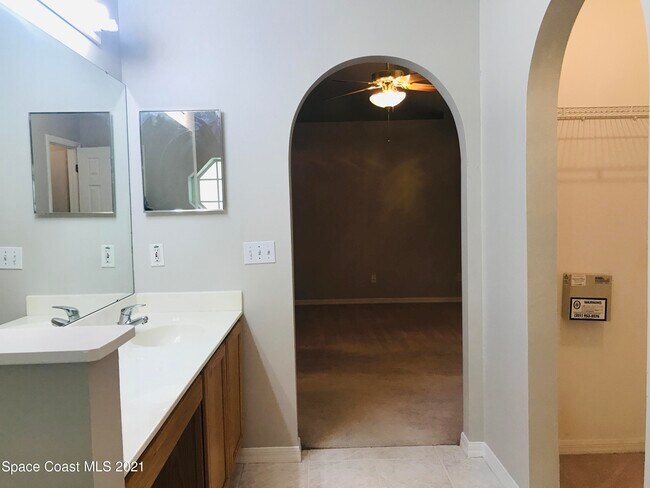 Building Photo - 2205 Myla Ln