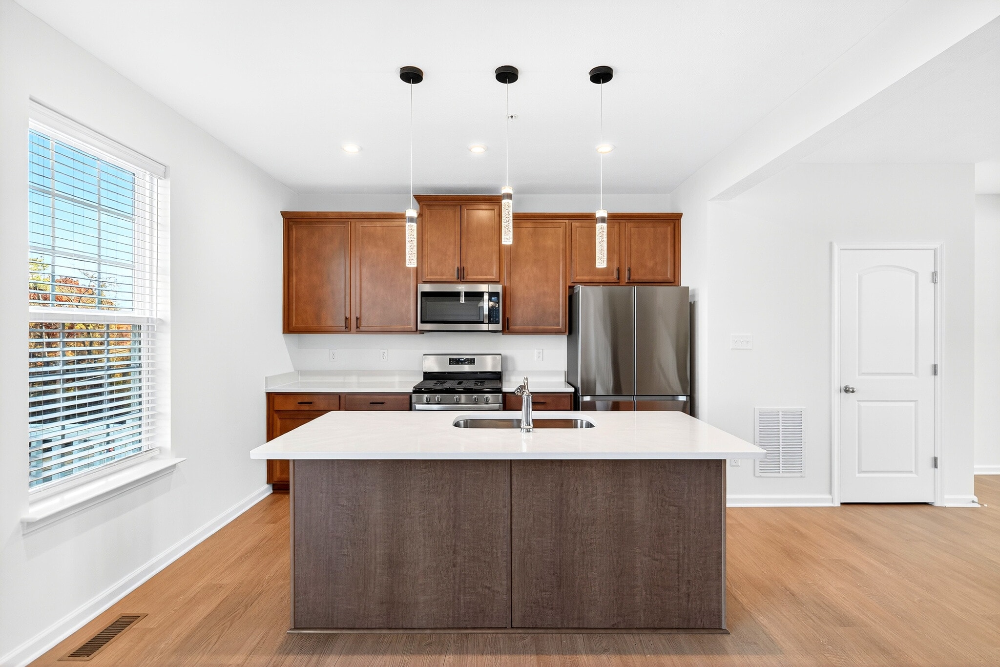 Building Photo - 600 Dana Dr