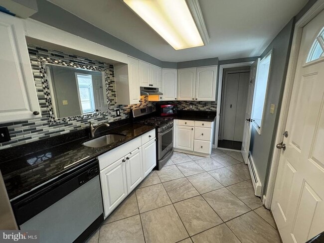 Building Photo - 1008 Stiles St