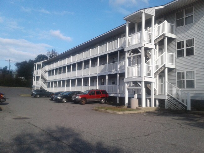Primary Photo - 2111 Pretty Lake Ave