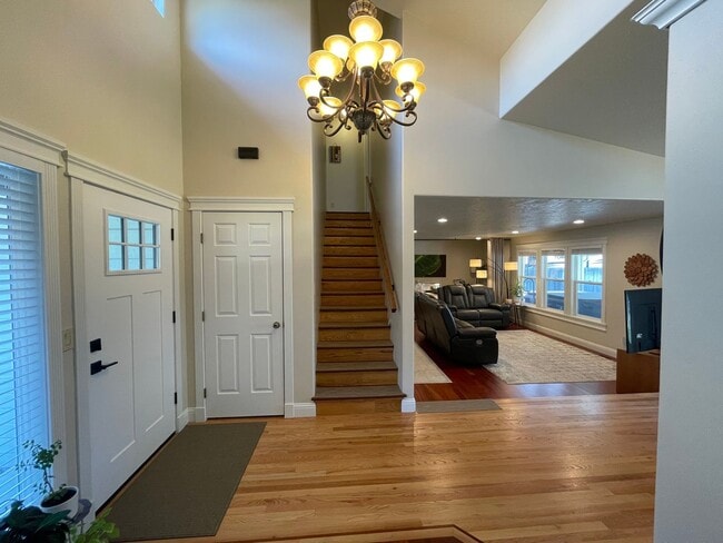 Building Photo - Nice home in great neighborhood