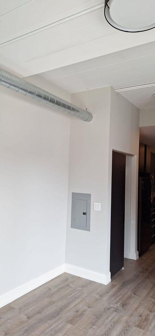 Building Photo - 0 bedroom in Chicago IL 60657